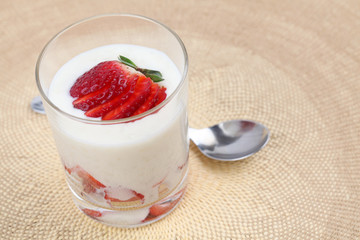 Rice pudding with strawberries
