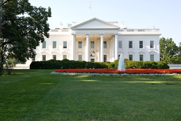 Fototapeta na wymiar Biały Dom w Waszyngtonie - Pennsylvania Avenue