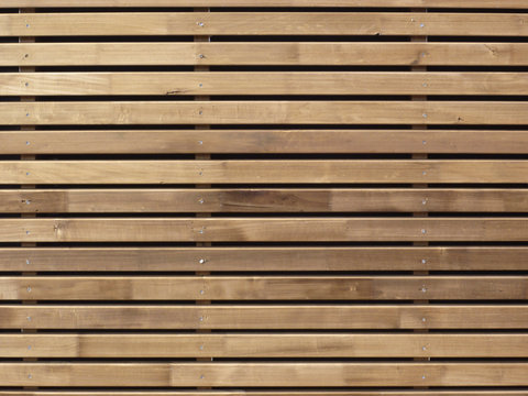 Holz-Fassade dunkel