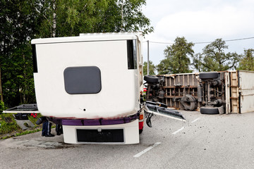 Autounfall mit Lastwagen