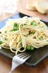 Spaghetti with Peas and Prosciutto