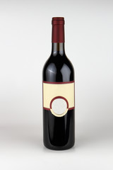 bottiglia di vino rosso con etichetta vuota