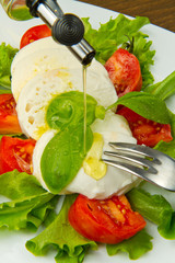 mozzarella pomodoro e basilico