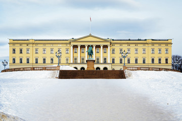 Fototapeta na wymiar Pałac Królewski w Oslo, Norwegia