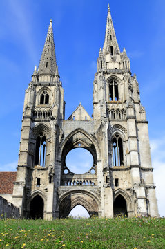 Gothic church and tower of Abbey of St-Jean-des Vignes