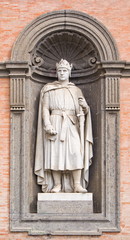 Fototapeta na wymiar Neapol, Statua Karola I Andegaweńskiego Royal Palace