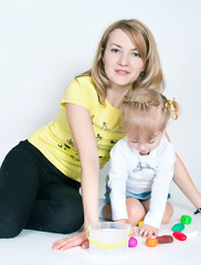 Obraz premium Mother and the daughter mold plasticine