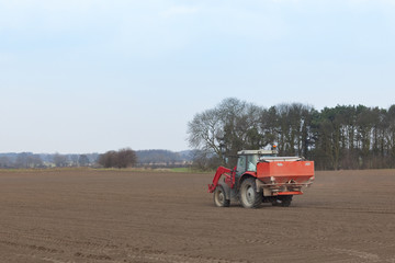 Obraz premium spreading fertiliser 2