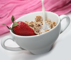 milk stream flowing to the bowl with corn flakes