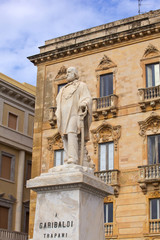 Fototapeta na wymiar Monumento a Garibaldi, Trapani