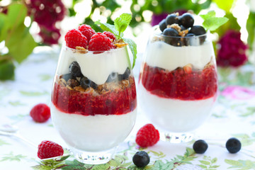 raspberry and blueberry parfait