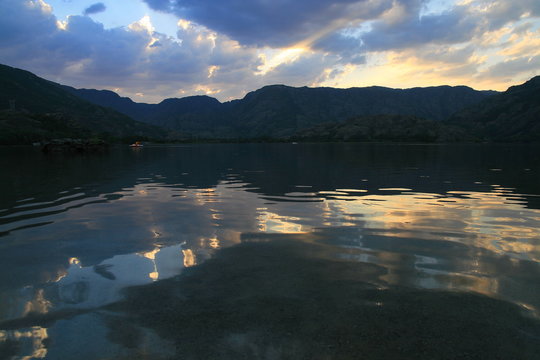 Atardecer en el Parque Natural del Lago de Sanabria. Zamora.