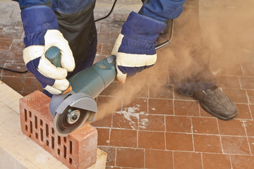 Work with grinder