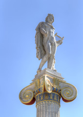 Fototapeta na wymiar posąg Apolla z Akademii Ateny, Grecja