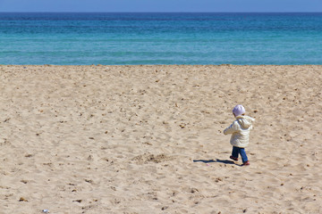 Bambino che gioca in spiaggia a Mondello - Palermo