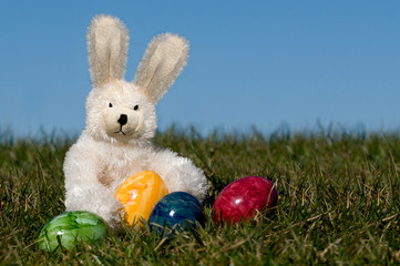 Hase mit bunte Eier