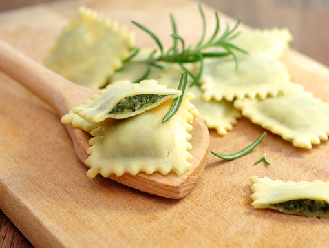 Ravioli mit Spinatf&uuml;llung