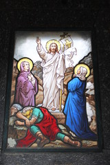 Le Christ ressuscité, vitrail d'un caveau du cimetière de Passy à Paris