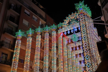 Calle iluminada, fallas 2011, Valencia, España