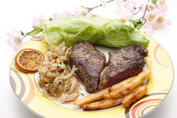 Rumpsteak mit Pommes Frites und Zwiebel