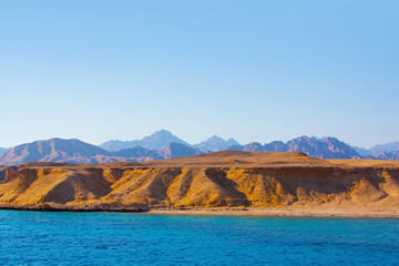 Fototapeta na wymiar Morze i góry w Egipcie