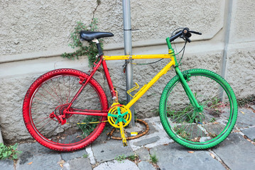 an italy tree color bike