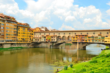 Fototapeta na wymiar Ponte Vecchio in Florence in Italy