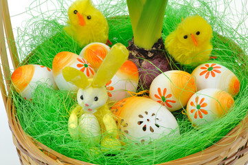 pisanki, wydmuszki w koszyku © Kamila Cyganek