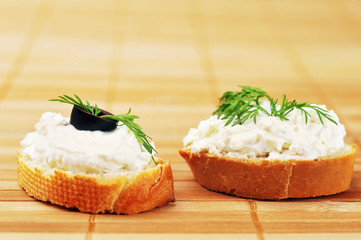 sandwich of toasted bread