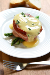 Steak with Hollandaise Sauce