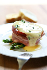 Steak with Hollandaise Sauce