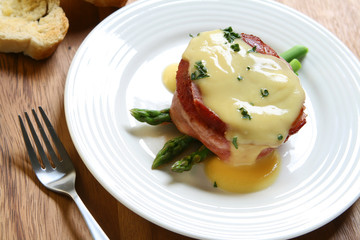 Beef Filet with Hollandaise