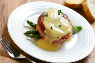 Beef Filet with Hollandaise