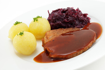Schweinebraten,Kartoffelklöße,Rotkohl