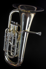 Fototapeta na wymiar Instrument muzyczny tuba euphonium miedzi