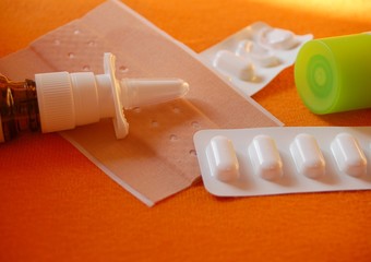 Pflaster, Tabletten, Nasenspray