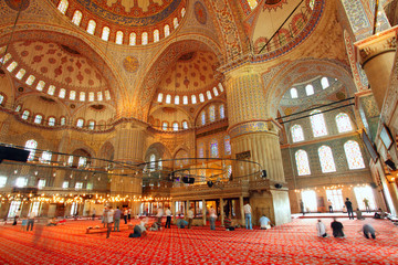 Fototapeta na wymiar Wnętrze meczetu - Istanbul, Turkey - Yeni Camii