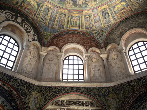 Ravenna, interno del battistero Neoniano