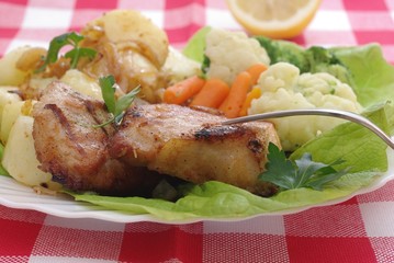 meat from grill with vegetables on plate