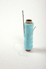 Garnrolle mit Nadeln