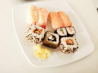 Sushi auf dem Teller