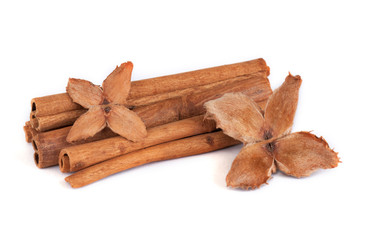 Zimtstangen mit Zutaten