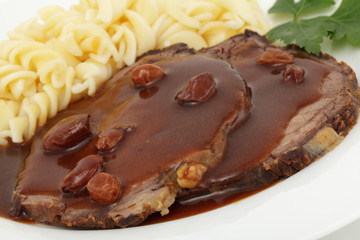 Rheinischer Sauerbraten mit Nudeln