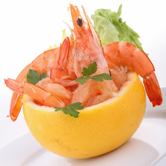 pamplemousse et salade de crevettes