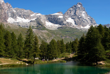 Lago blu al Monte Cervino