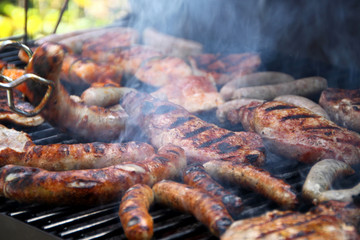 Grillen: Steaks, Putenschnitzel, Koteletts und Bratwürste