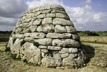 Naveta des Tudons, Menorca, Islas Baleares © grantuco