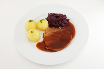 Schweinebraten,Kartoffelklöße,Rotkohl