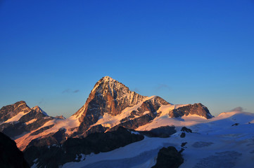 Obraz na płótnie Canvas Sunset on the Swiss Alps