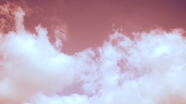 nuvole in un cielo rosso